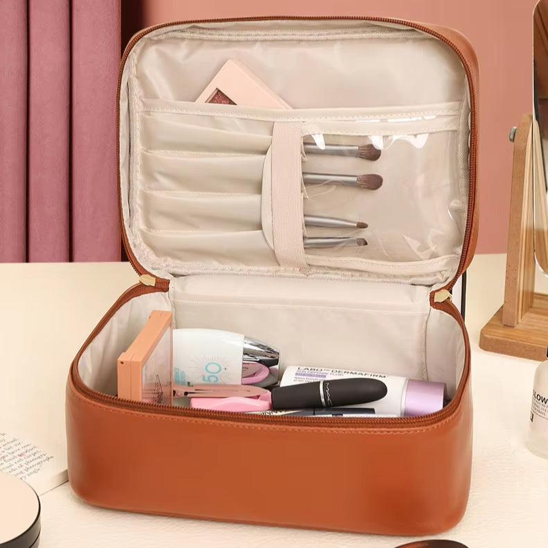 Dana | Elegant and spacious organizer for beauty utensils