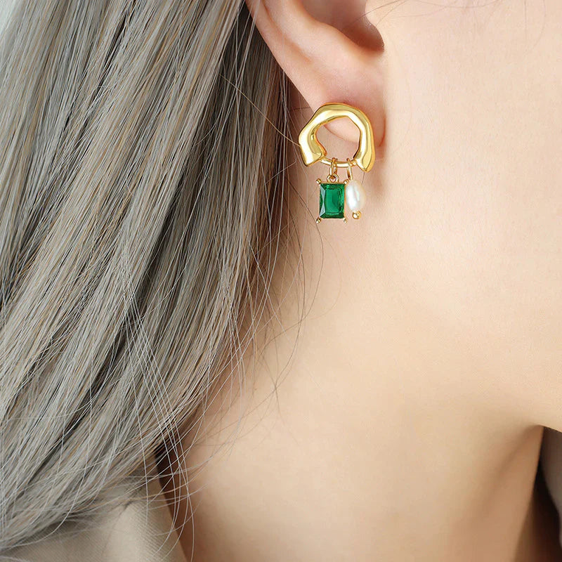 MERRI | Elegant Emerald and Pearl Earrings