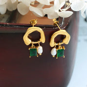 MERRI | Elegant Emerald and Pearl Earrings