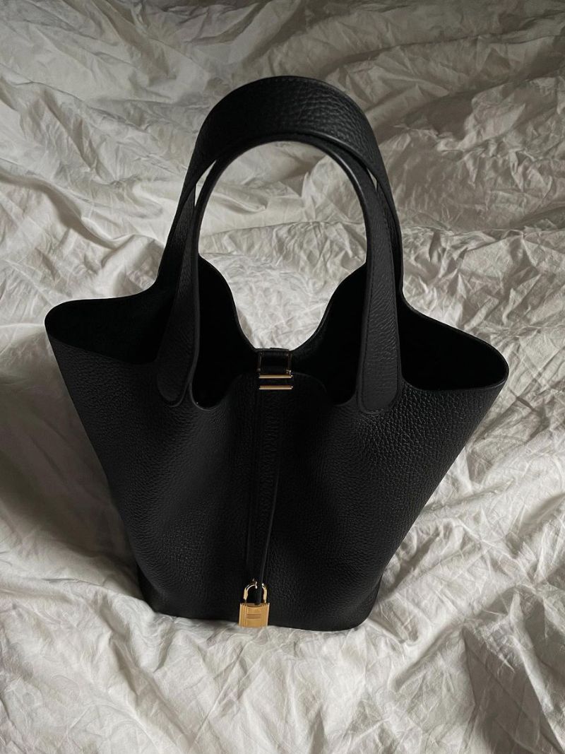 Zoelle | Luxury Handbag for Women with Gold Closure