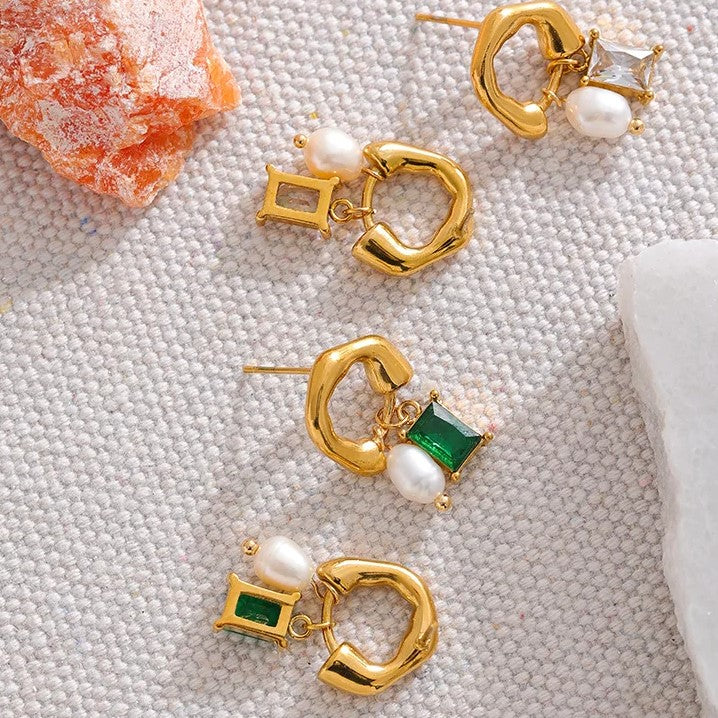 MERRI | Elegant Emerald and Pearl Earrings